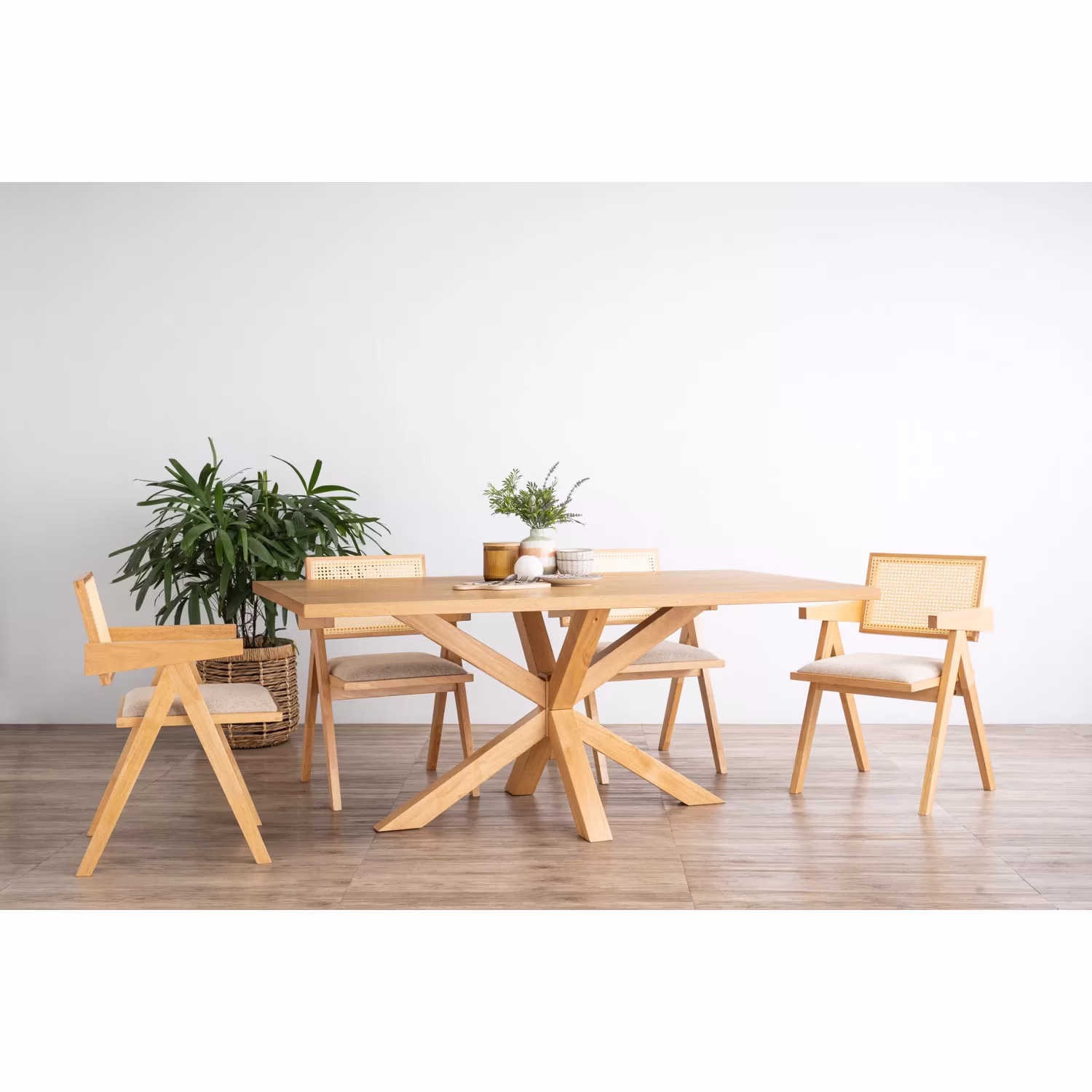 Kare Dining Table - Image 4