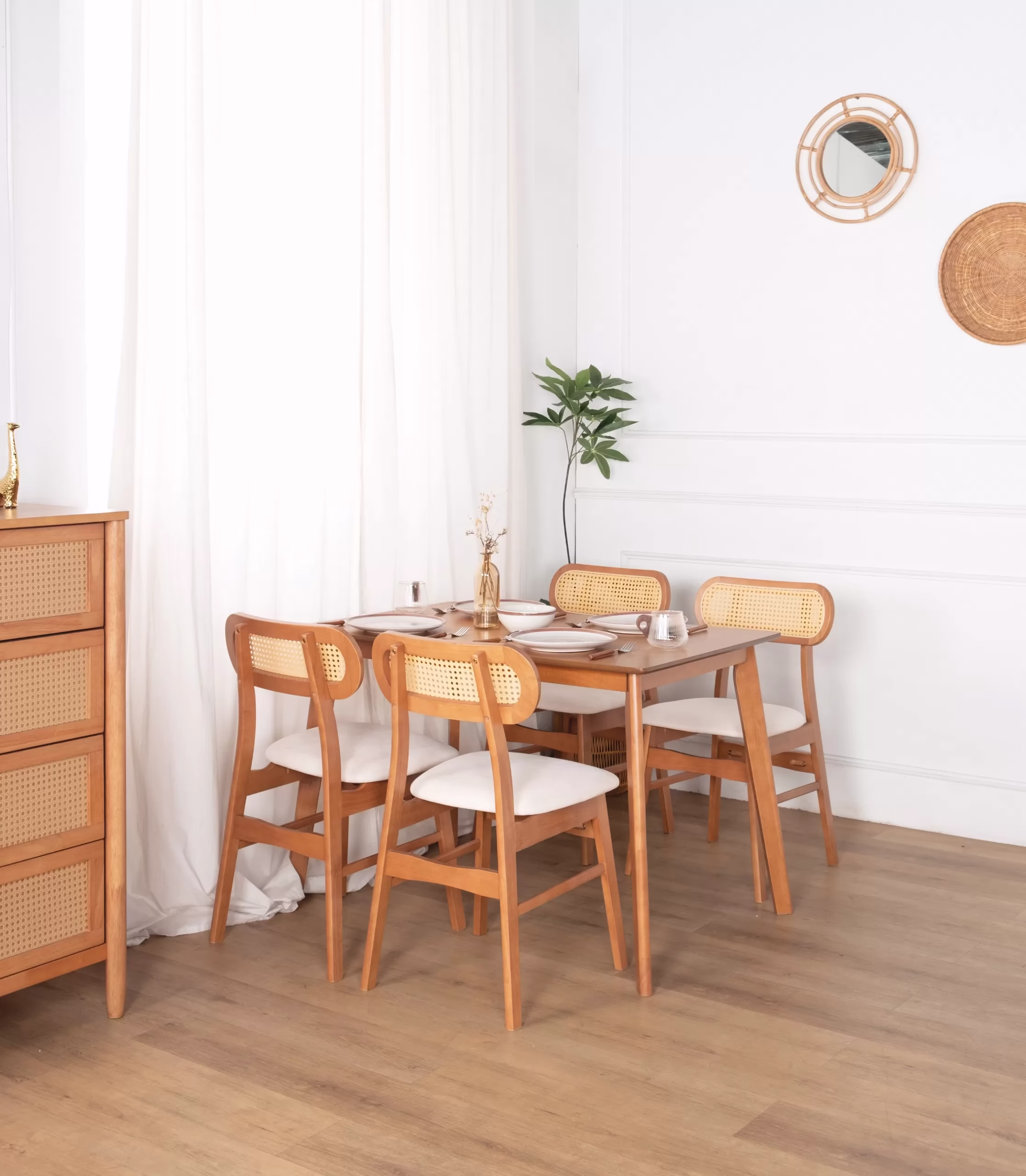 Yumiko Rika Dining Set